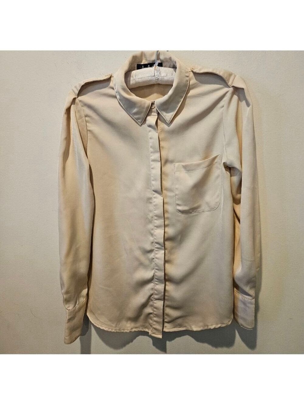 Women's Lulus NWOT Creme Long Sleeve Button Down Satin Blouse XS